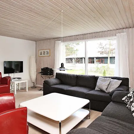 Three-bedroom Holiday In Knebel 4 Skødshoved Strand