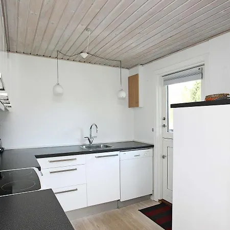 Three-bedroom Holiday In Knebel 4 Skødshoved Strand
