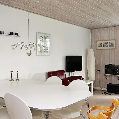 Three-bedroom Holiday In Knebel 4