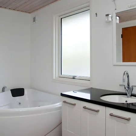 Three-bedroom Holiday In Knebel 4 * Skødshoved Strand