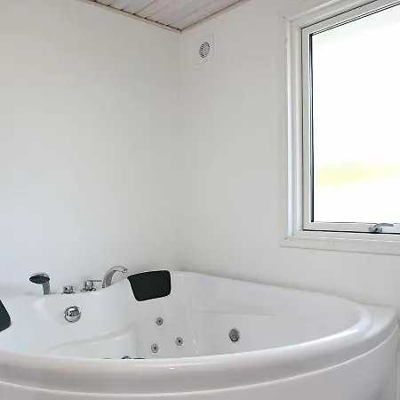 Three-bedroom Holiday In Knebel 4 Skødshoved Strand